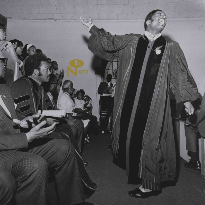 Pastor T. L. Barrett & The Youth For Christ Choir - I Shall Wear A Crown